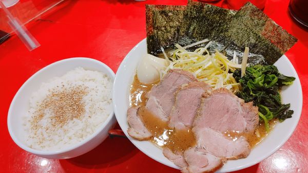 「山崎ラーメン大・山崎丼(硬め濃いめ多め)￥1650」@横浜家系らーめん 山崎家の写真