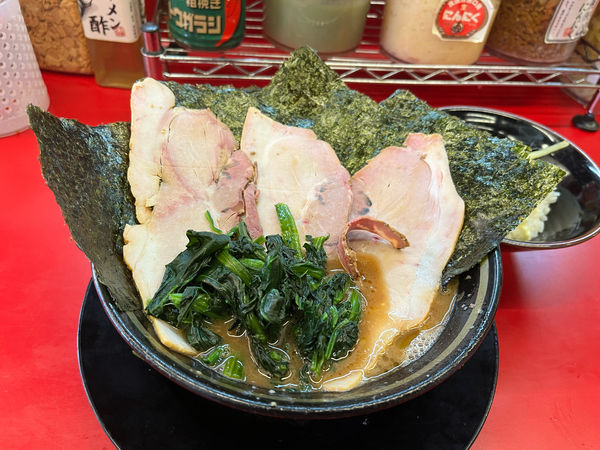 「チャーシューメン(3枚)カタメオオメ +のり +半ライス」@柏 王道家の写真