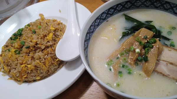 「炒飯セット（熟成塩ラーメン、ノーマル炒飯）」@麺飯食堂 なかじまの写真