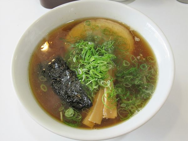 「醤油ラーメン（800円）」@支那そばや 相模原店の写真