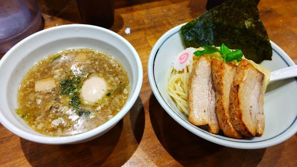 「特製炙りチャーシュー塩つけ麺1150円」@めいげんその写真