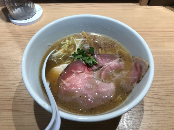 「中華そば醤油<貝×豚>」@貝出汁中華そば くらむの写真