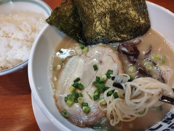 「豚骨らーめん(680)」@釜炊きとんこつ がっきの写真