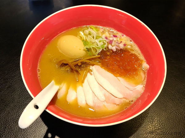 「魚介豚骨醤油(+とろ玉+チャーシュー)」@men-eiji HIRAGISHI BASEの写真