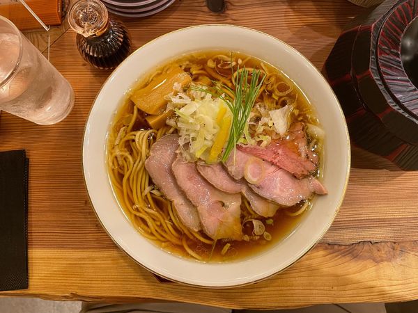 「レアチャーシュー清湯そば　牛まぶし　土鍋ご飯　1,850円」@かね田の写真