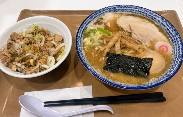 「特製中華そば+肉飯(小)」@白楽 栗山製麺 ラゾーナ川崎店の写真