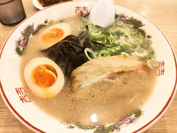 「十割ラーメン（細麺）＋煮玉子」@ぎょらん亭 西早稲田店の写真