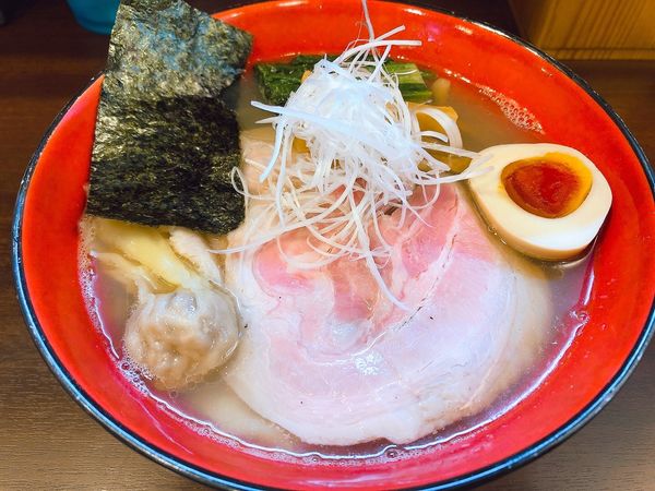 「塩ラーメン（850円）、ワンタン（150円）」@とものもとの写真
