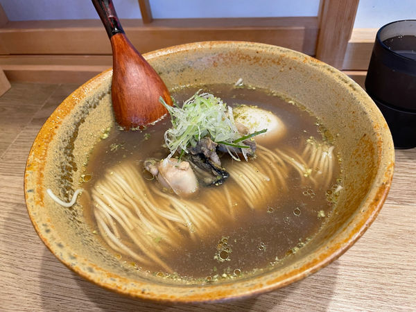 「ぶどう山椒と牡蠣の塩中華」@中華蕎麦 麺とスープの写真