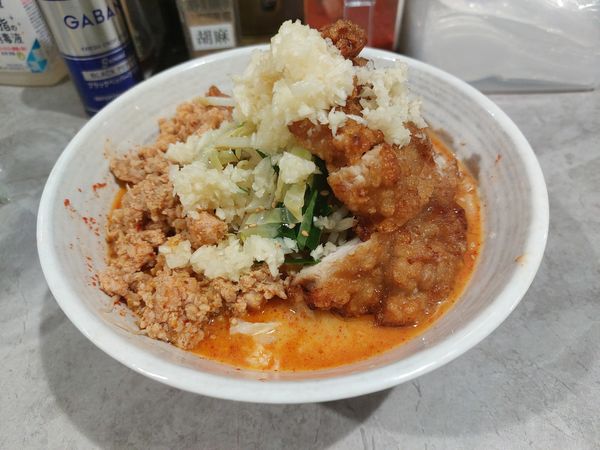 「旨辛味噌DX(並盛、鷹の爪、野菜少、ニンニク増)」@旨辛ラーメン表裏 高田馬場店の写真