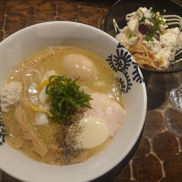 「特級純鶏そば1100円、炭火チャーマヨ丼300円」@特級鶏蕎麦 龍介の写真
