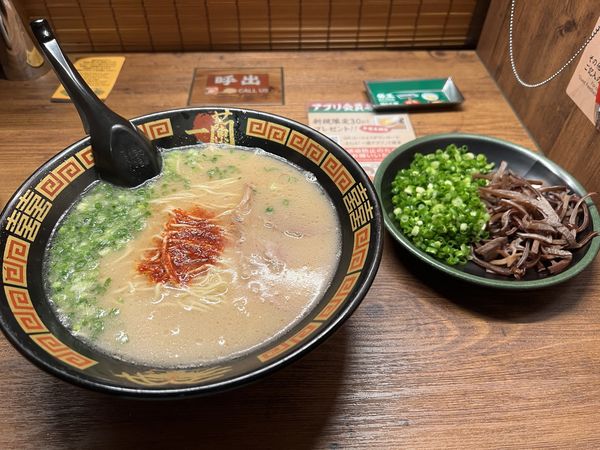 「天然とんこつラーメン」@一蘭 新橋店の写真