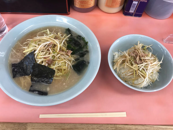 「ねぎラーメン＋ねぎ丼」@ラーメンショップ たつみや 麻溝台の写真