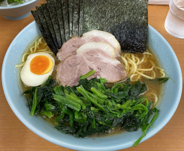 「特製らーめん中 海苔 ほうれん草 硬 多」@横浜らーめん 武蔵家 綾瀬店の写真