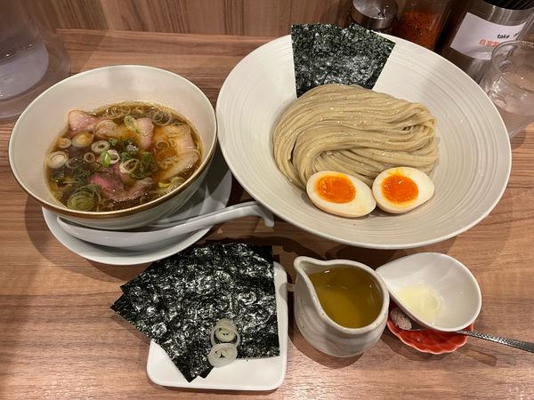 「特製醤油つけ 中盛+高級海苔 +昆布水」@麺処 ほん田 秋葉原本店の写真