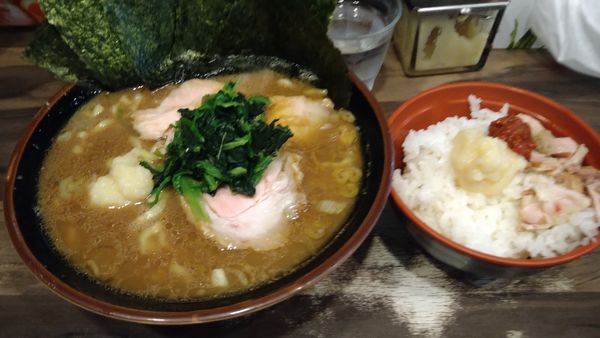 「ラーメン¥850+のり¥120+小ライス¥120-」@神田ラーメン わいず 神田本店の写真