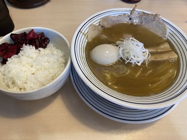 「超煮干らぁめん味玉入り　ライス」@煮干しらぁめん 猫トラ亭の写真