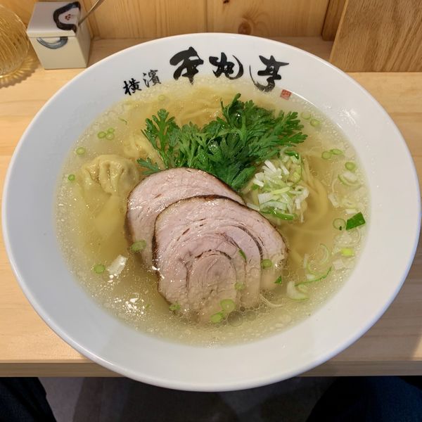 本丸塩ら～麺（新橋店［写真］と横浜店の食べ比べ）