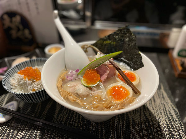 「【限定】冷しらぁ麺（真昆布水×地蛤出汁）¥1300」@酒肴場 屯の写真