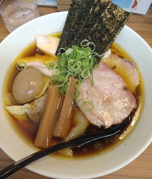 「醤油特ワンタン麺（大盛り）」@らぁめん 葉月の写真