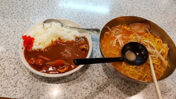 「味噌ラーメンとニミカレー（ランチセット）」@札幌らーめん 雪ん子の写真