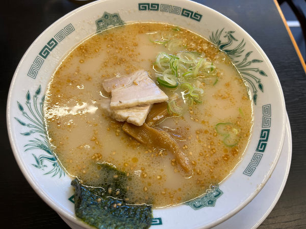 「豚骨ラーメン　麺硬め」@日高屋 与野駅東口店の写真