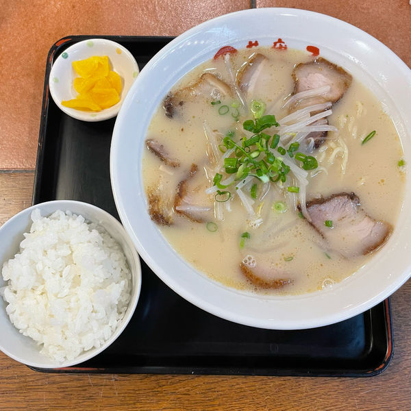 「チャーシューメン+ご飯」@薩摩っ子ラーメン 総本店の写真