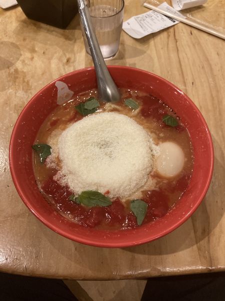 「トマトチーズラーメン」@九十九とんこつラーメン 恵比寿本店の写真