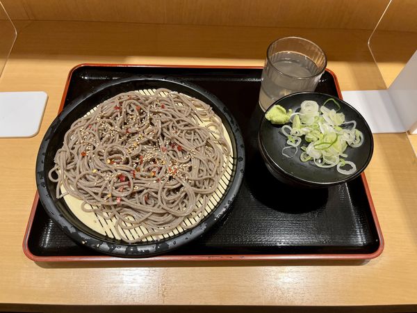 「もりそば300円」@よもだそば 新宿西口店の写真