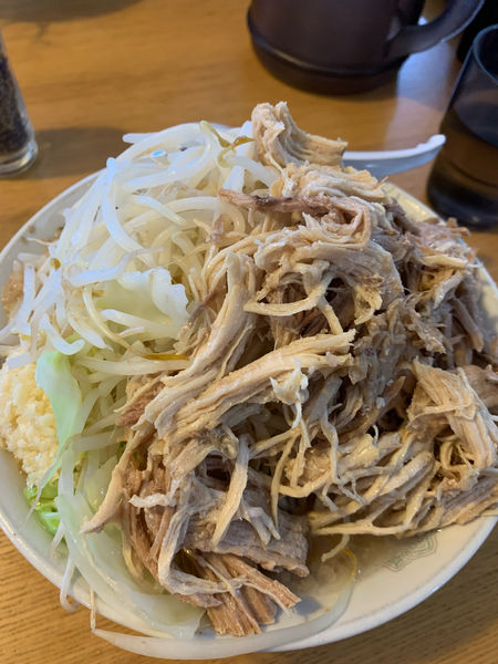 「豚骨ラーメン　小　肉増し」@麺とび 六方 松川店の写真
