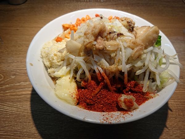 「GREEN day 汁なし アブラ ニンニク カラカラ カラタマ」@麺屋 浜一の写真