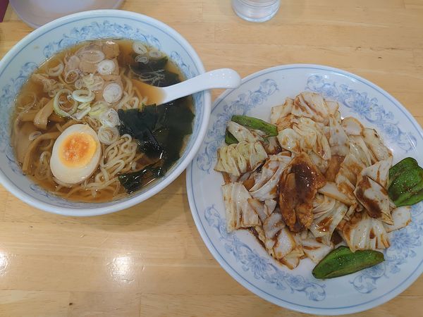 「満州ラーメン0.5玉+ホイコーロー(970円)」@ぎょうざの満洲 狭山市駅店の写真