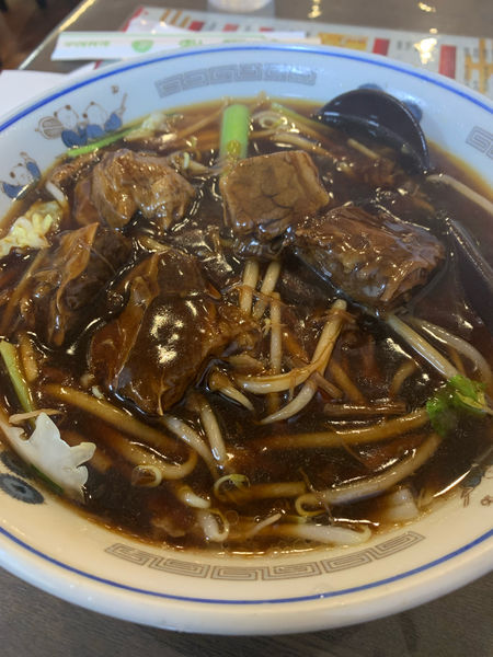 「牛バラ煮込みそば」@中国料理 鳳翔の写真