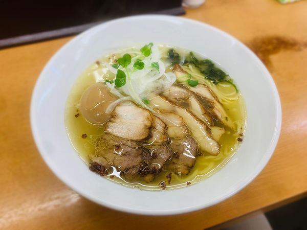 「鶏ぶた塩拉麺（￥890）＋味玉（￥80）」@富白 御徒町本店の写真