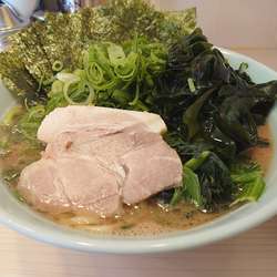 ラーメン並盛＋九条ネギ＋穂先わかめ＋海苔950円