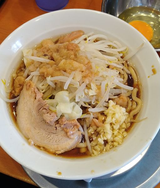 「ラーメン小+俺の半チャーハン､生卵」@麺屋穴場の写真