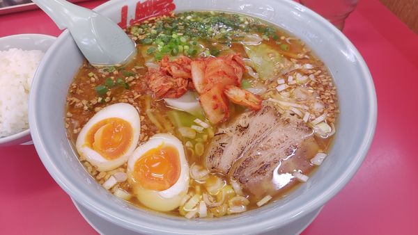 「期間限定　旨辛スタミナらーめん　中盛　味玉トッピング」@山岡家 松本店の写真