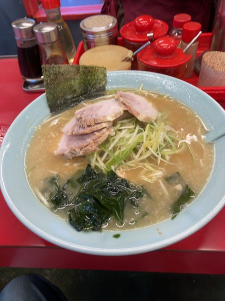 「ネギチャーシューメン中盛、焼き餃子　1485円」@新ラーメンショップ 狭山本部の写真