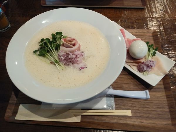 「特製泡鶏白湯 醤油 1050円」@鶏×麦 ららの写真