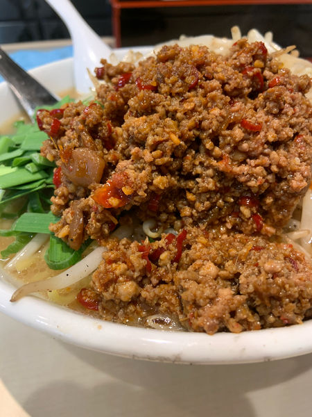 「豚骨台湾ラーメン大盛＋炒めもやし」@俺の夢の写真