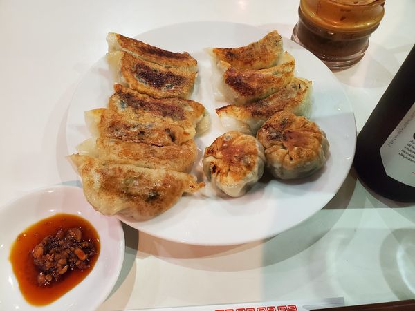 「餃子盛り合わせ」@満堂紅 平塚本店の写真