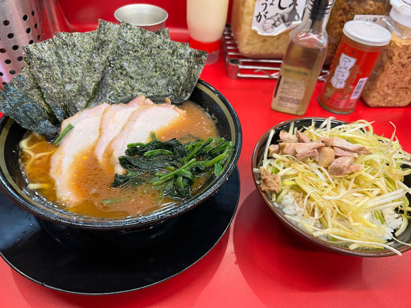 「チャーシューメン(3枚)+のり+ネギ丼」@IEKEI_TOKYO 王道家直系の写真