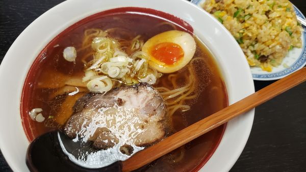 「醤油ラーメン+半チャーハン(Aランチ)」@麺屋 紅葉の写真