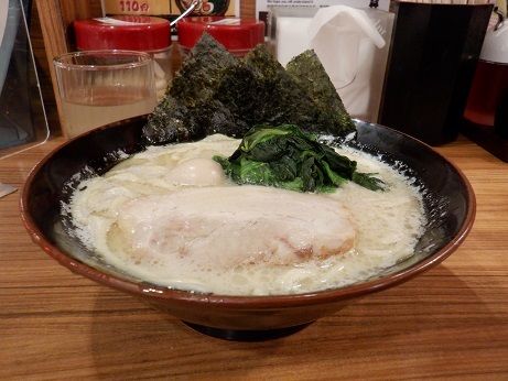 「家系ラーメン　並／塩」@横浜家系ラーメン 壱角家 下北沢店の写真