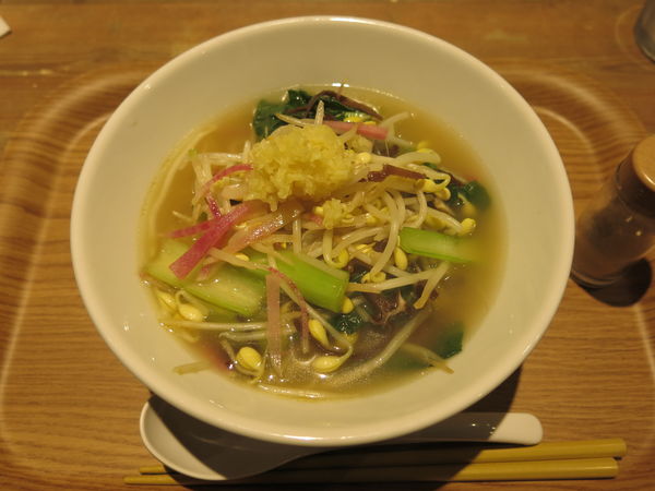 「彩り野菜のヴィーガンタンメン:900円」@T’sたんたん ecute上野店の写真