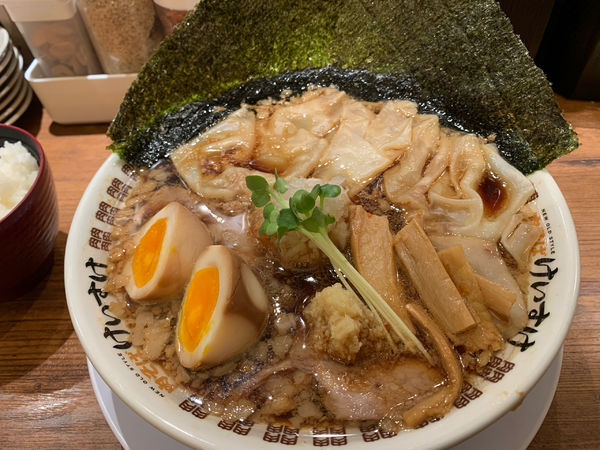 「特製ワンタン肉そば背脂醤油」@NEW OLD STYLE 肉そば けいすけの写真