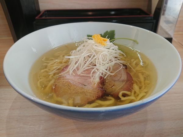 「塩らぁ麺(手揉み麺)」@麺堂にしきの写真