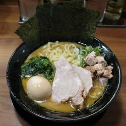 横浜家系ラーメン八事家の画像