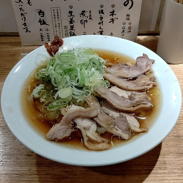 「平打冷やし肉そば＋ネギ」@超多加水自家製手揉み麺 きたかた食堂の写真