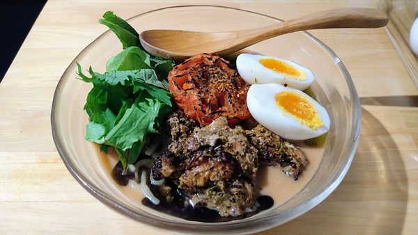 「【期間限定】冷やしジャークヌードル(大)+塩玉子(クーポン)」@チリトマラーメン THANKの写真